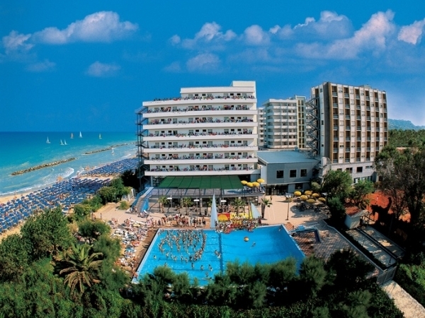 Serena Majestic Hotel Catalogo Estate