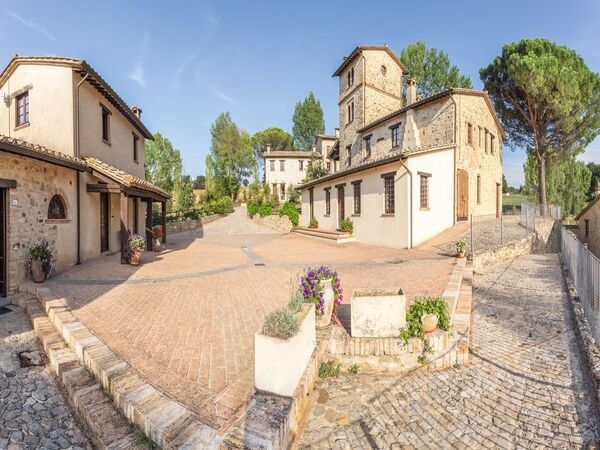 Borgo Pulciano Agriturismo & Resort Catalogo Estate