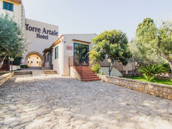 Borgo Torre Artale Eco&Sport Club Vetrina Estate