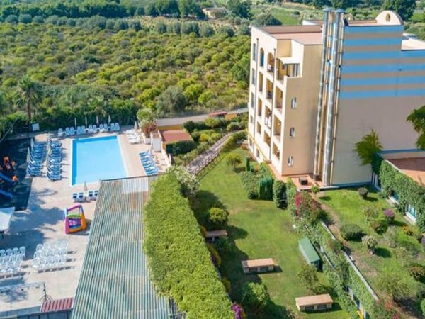 Hotel Caesar Palace Vetrina Estate